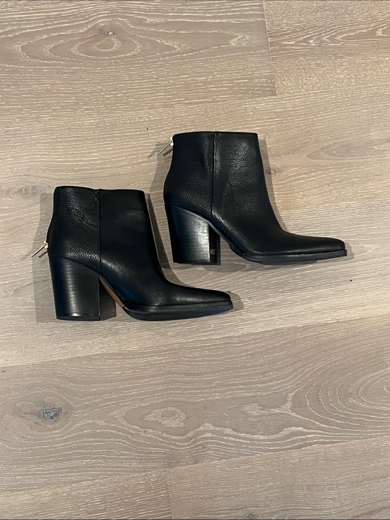 Vince Camuto Shoes - Vince Camuto Classic Black Leather Ankle Boots - Women Size 9M